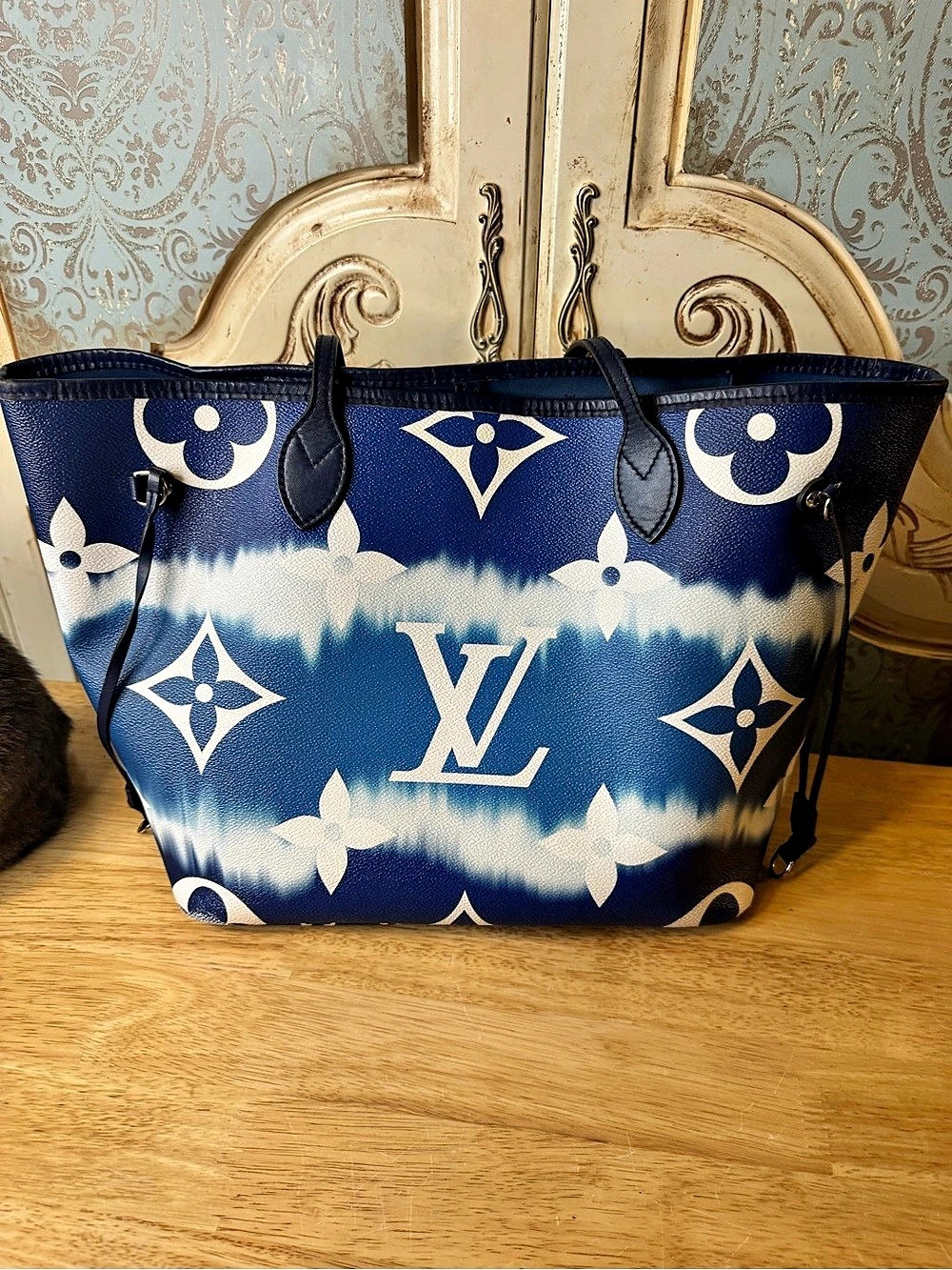 Louis Vuitton Neverfull MM By The Pool Blue & White Tote - Picture 2 of 10